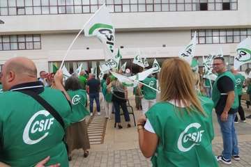 Protesta de los trabajadores del Ayuntamiento de Telde/TA.